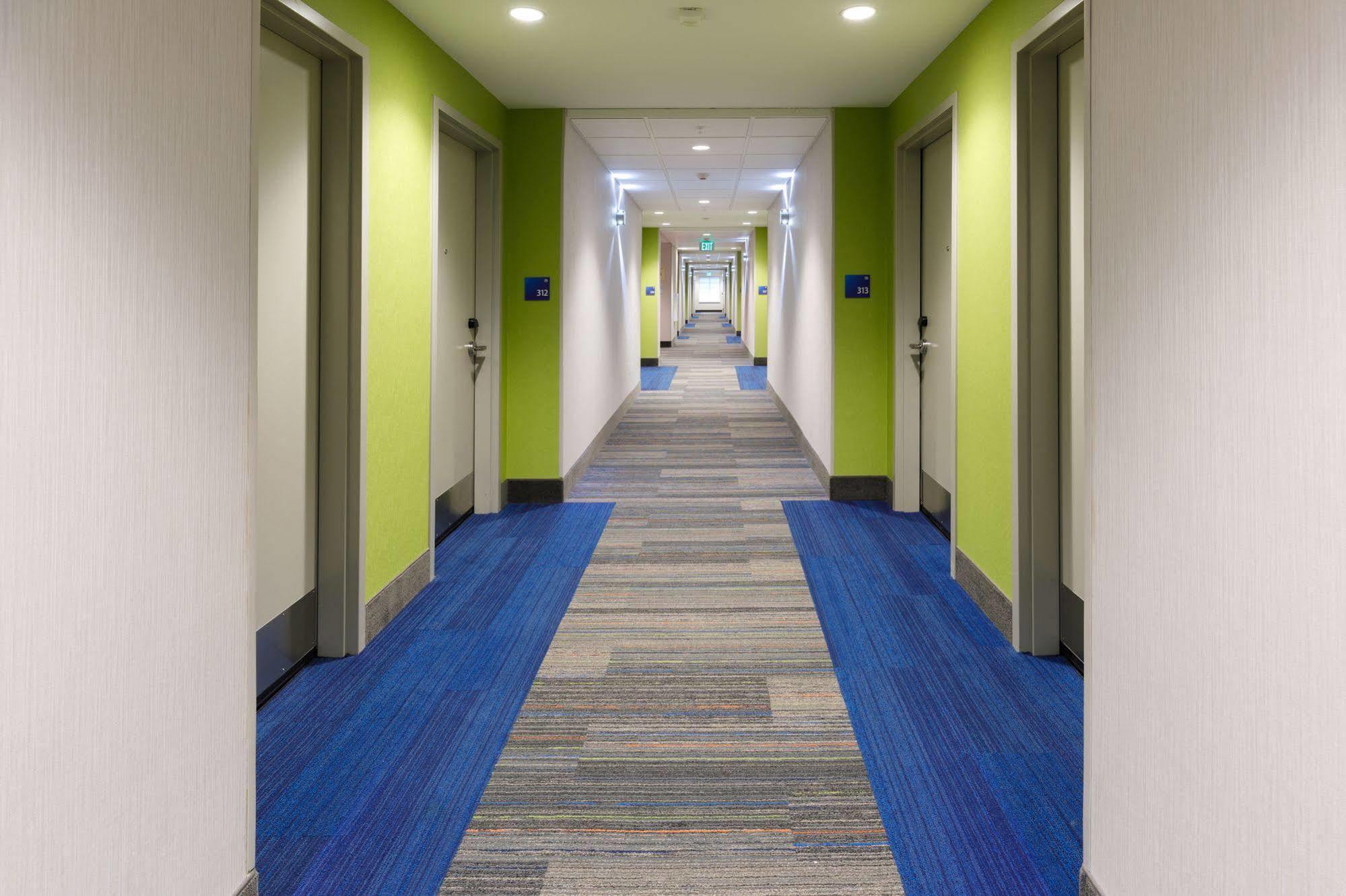 Holiday Inn Express & Suites - Sturbridge By Ihg Exterior foto